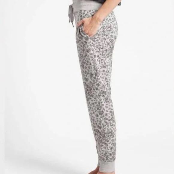 Athleta Balance Jogger Gray Cheetah Print Sweatpants Small - Picture 3 of 11